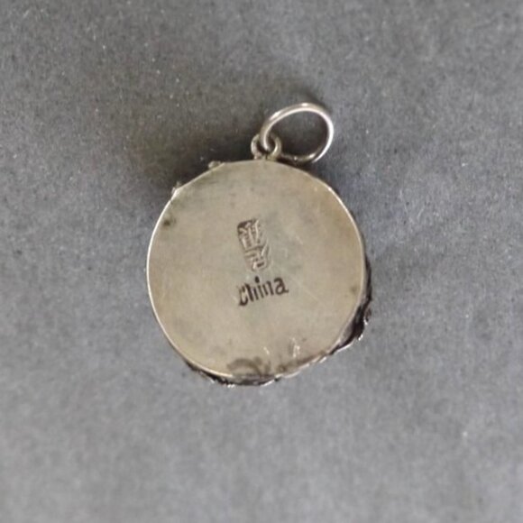 Vintage silver 3/4" pendant with blue stone from China NO CHAIN INCLUDED - Picture 4 of 4